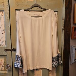 LOFT Elegant Ivory and Navy and Turg Embroidered Sleeve Detailing.